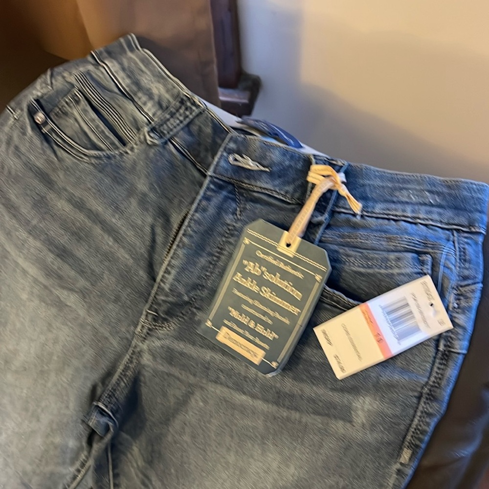 Democracy denim ankle jeans. NWT SZ 10. Medium blue with some distressing.
